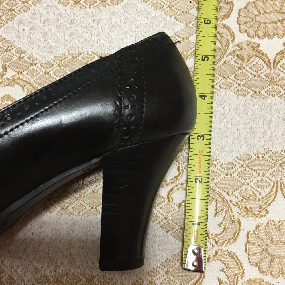 Apostrophe Pumps. Black. Size 6 M. - Picture 6 of 6